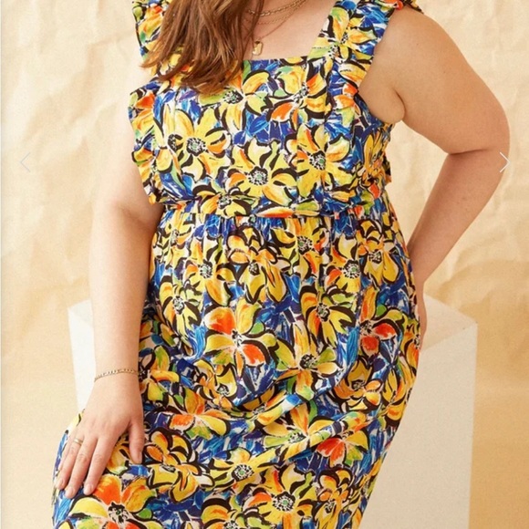 Skies are Blue Curvy, Size 1X floral Midi  dress, lined smoked Back ruffle trim - Picture 2 of 13